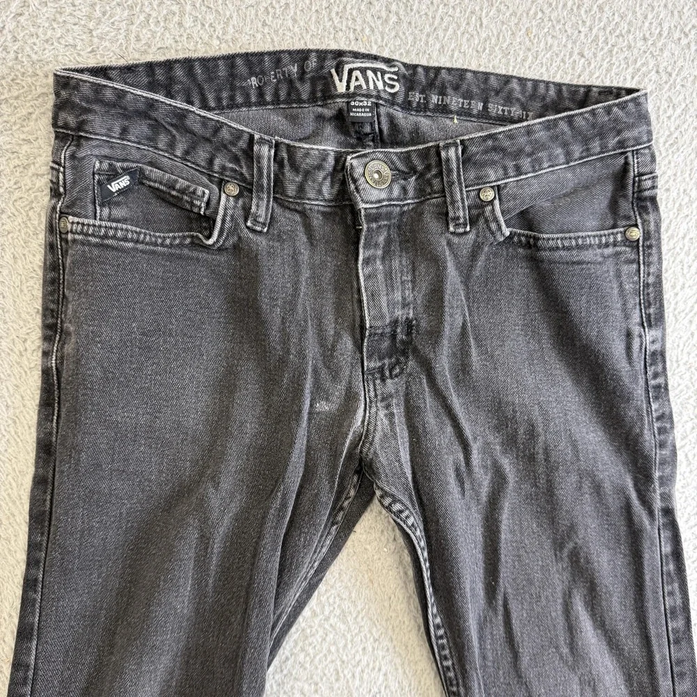 Vans Jeans Mens 30x32 Black Charcoal Wash Slim Skinny Stretch Denim VN-ONEKBLK